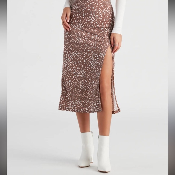 Windsor long skirt brown with white slit in side stretchy size medium - Picture 1 of 3